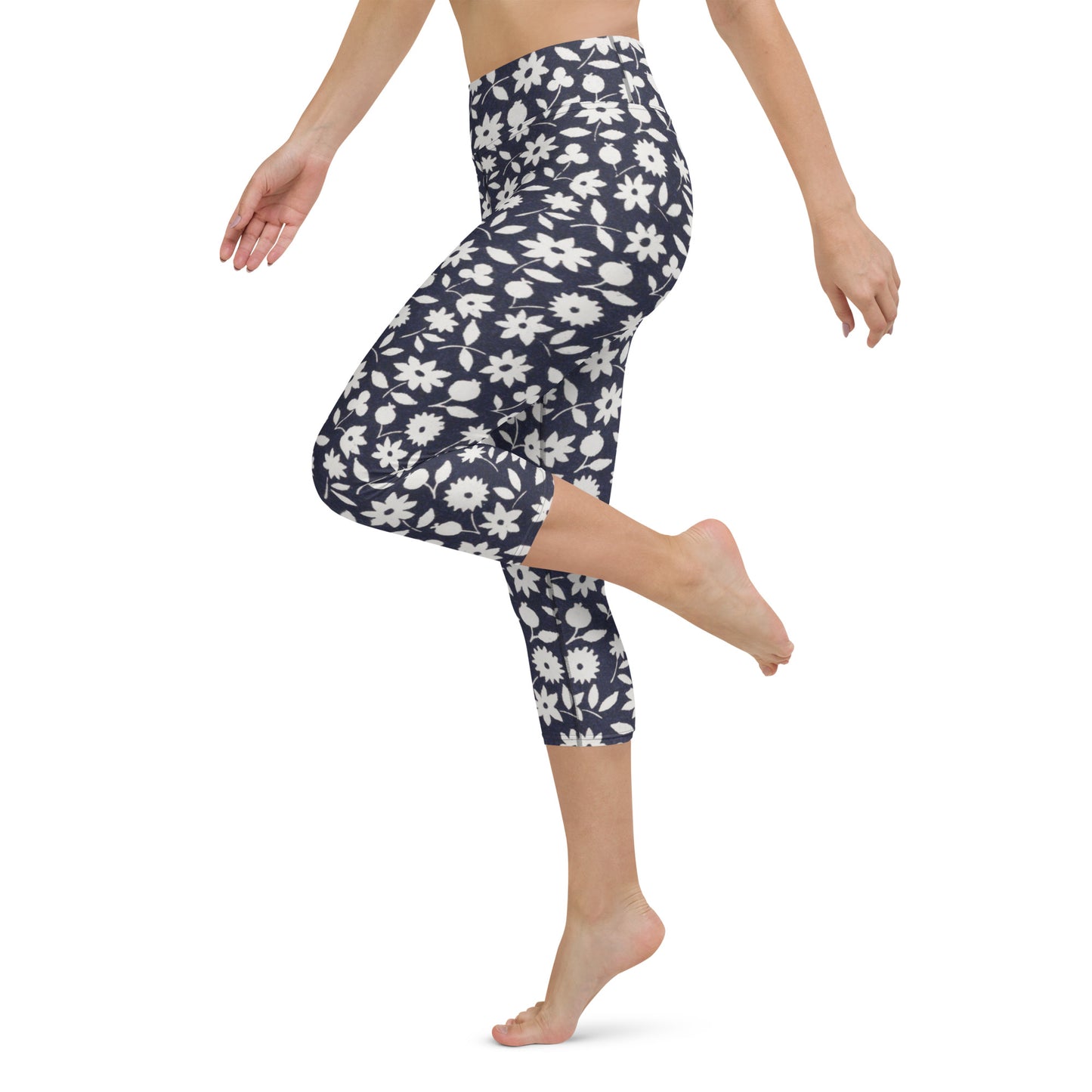 White flowers yoga capri leggings