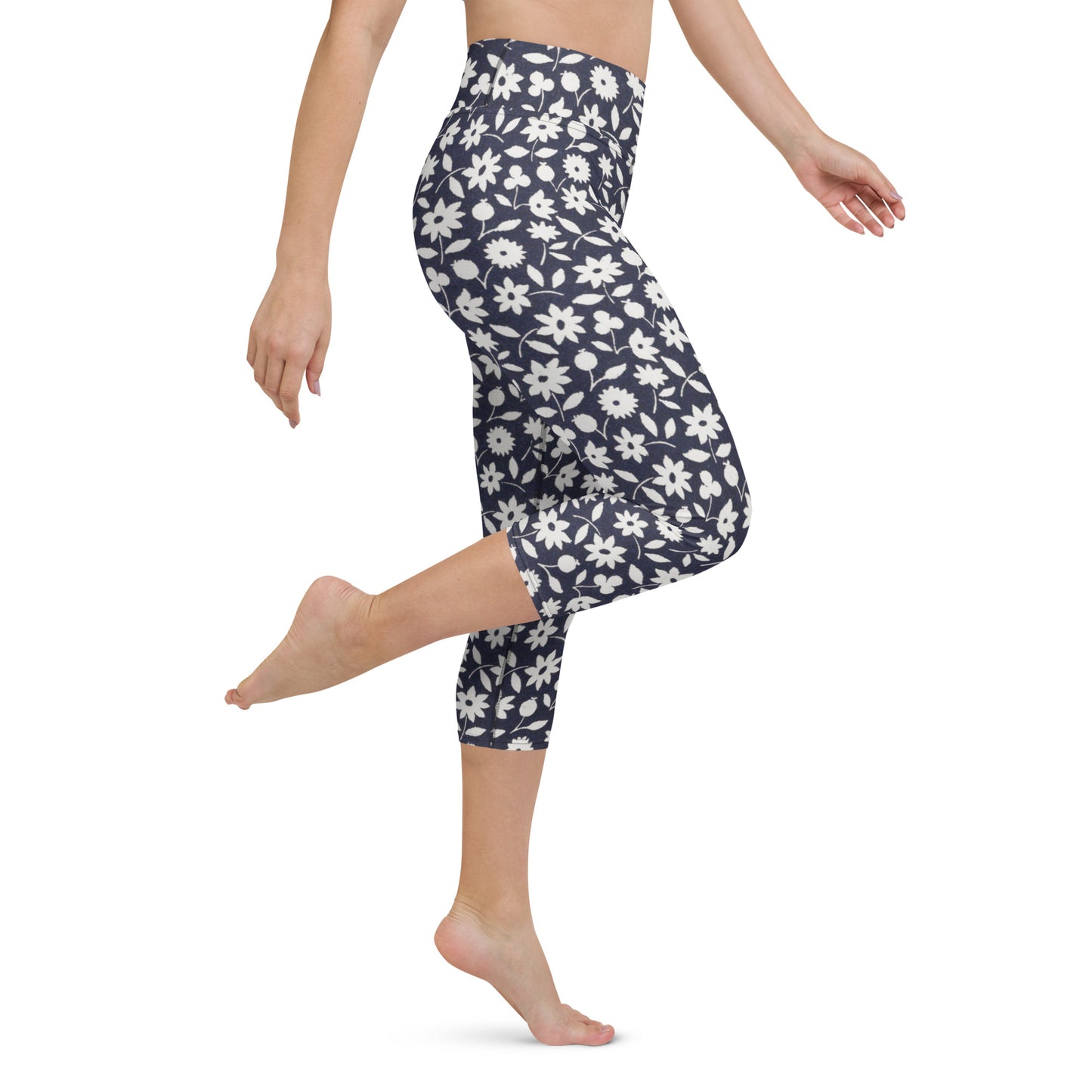 White flowers yoga capri leggings